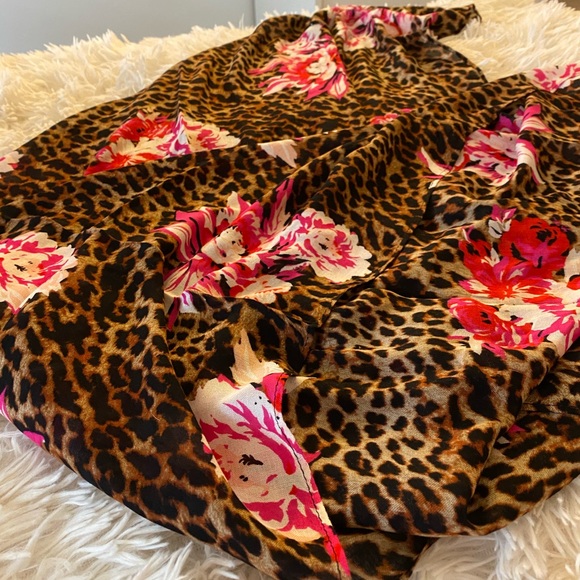 VS Cheetah Peony Sarong Cover-Up - Picture 5 of 6